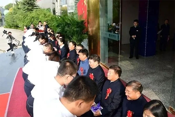 rg»Ê¼ÒÊÓѶµ¼Ê¦Ôì°ÝʦµäÀñ rg»Ê¼ÒÊÓѶµ¼Ê¦Ôì°ÝʦµäÀñ