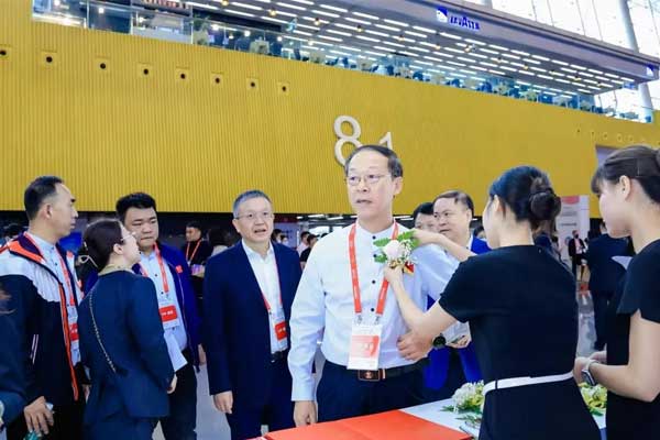 rg皇家视讯造药股份总裁杨连民 rg皇家视讯造药股份总裁杨连民