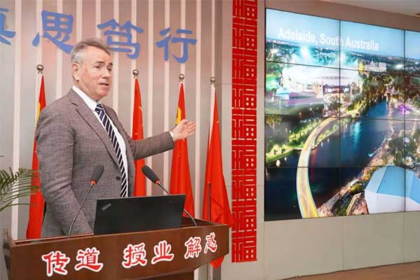 David LewisԺ���´�